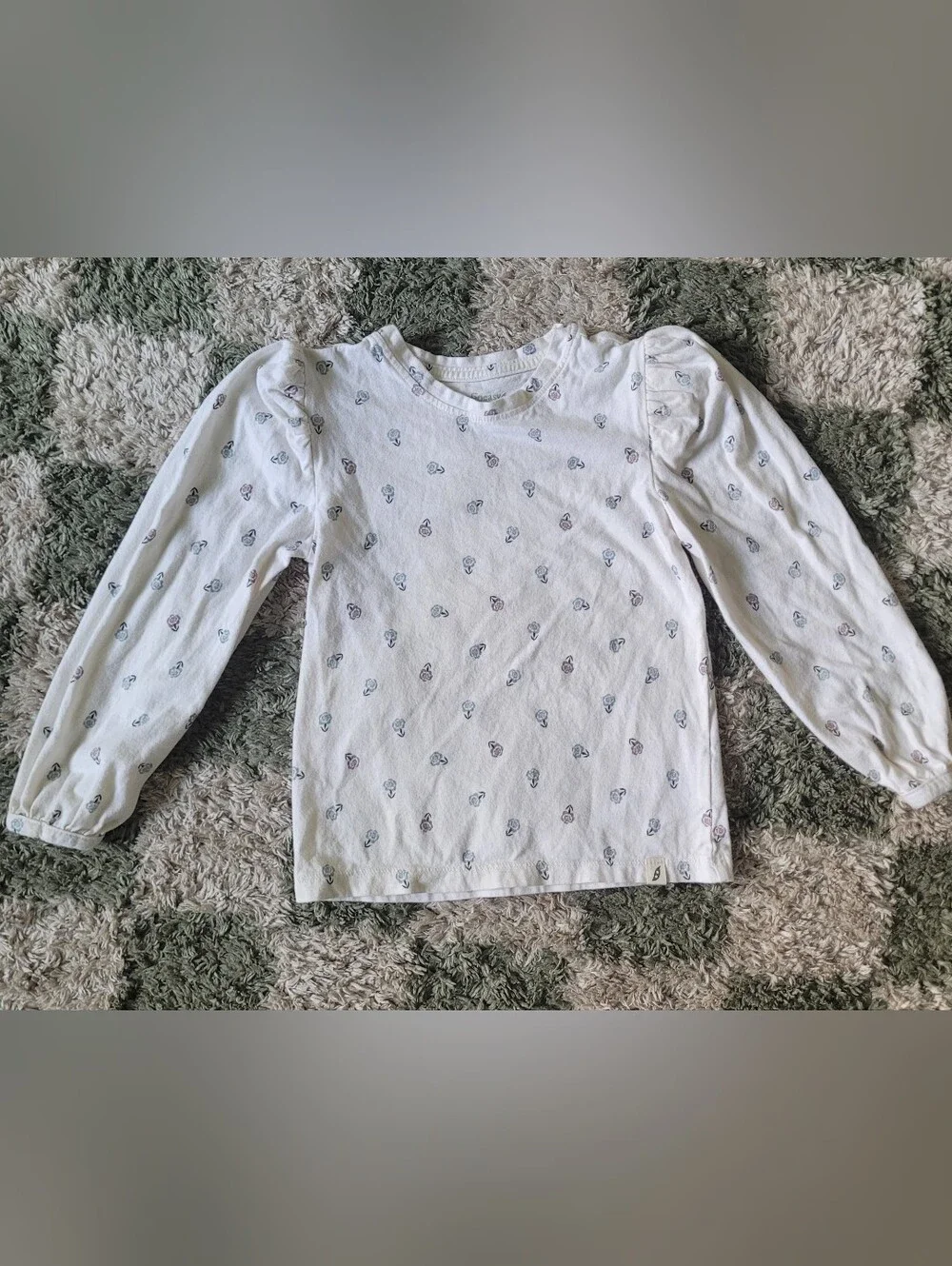 Girls' White Long-Sleeve Puff Shoulder Heart Top